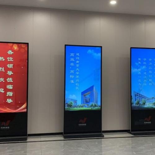 广告机工厂广告机代工中立式广告机有哪些优势